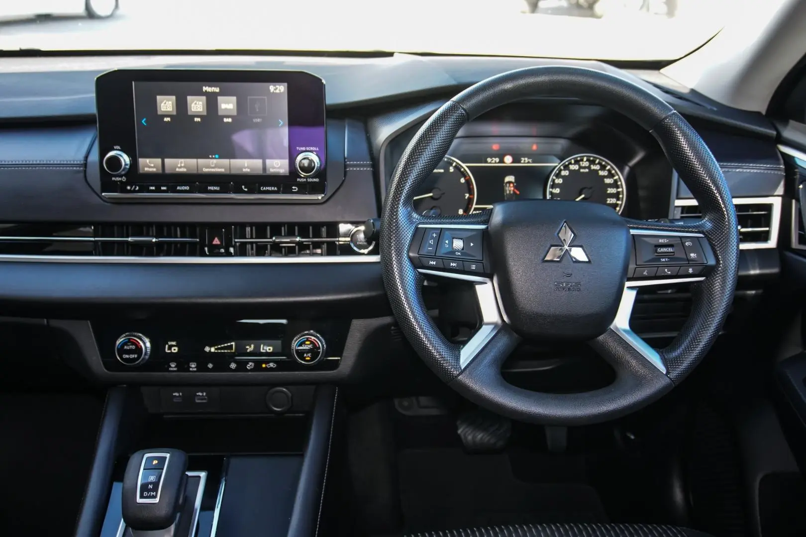 2023 Mitsubishi Outlander Gallery Image 8