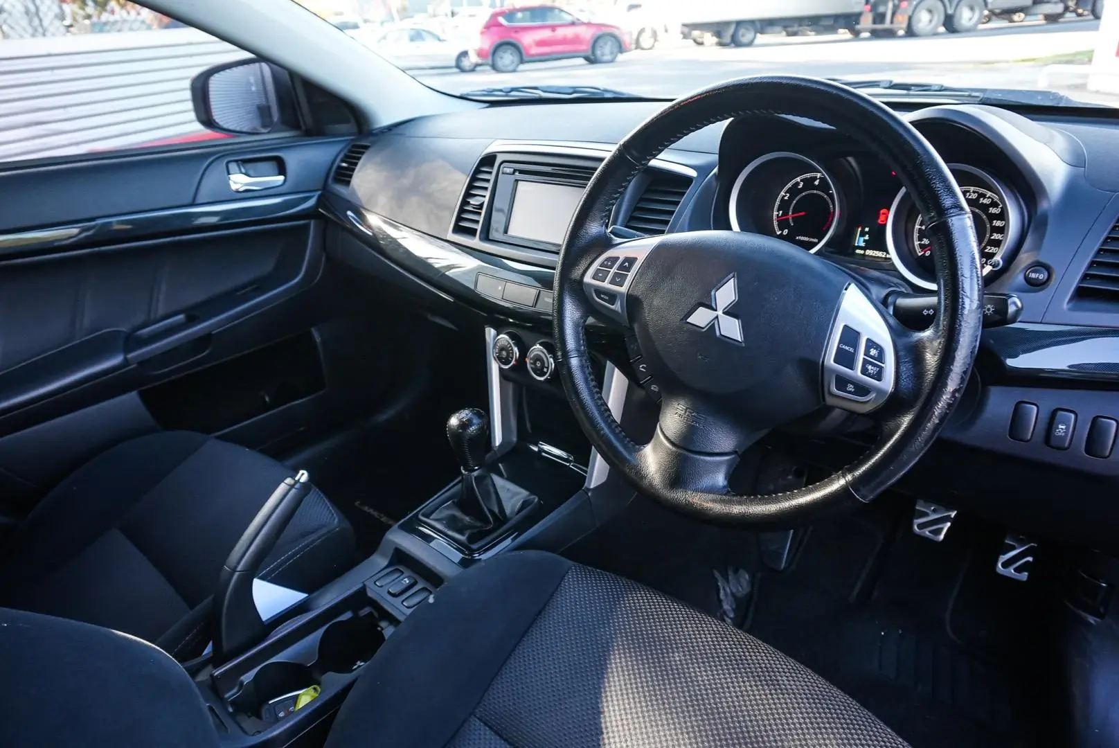 2017 Mitsubishi Lancer Gallery Image 7