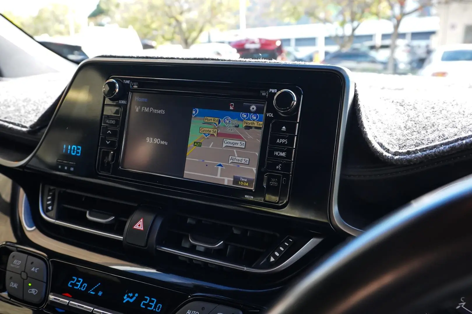 2018 Toyota C-HR Gallery Image 23