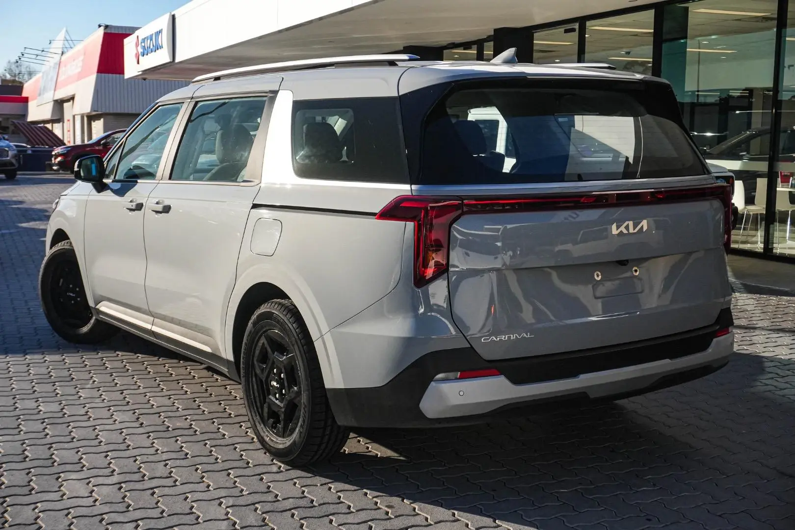 2024 Kia Carnival Gallery Image 3