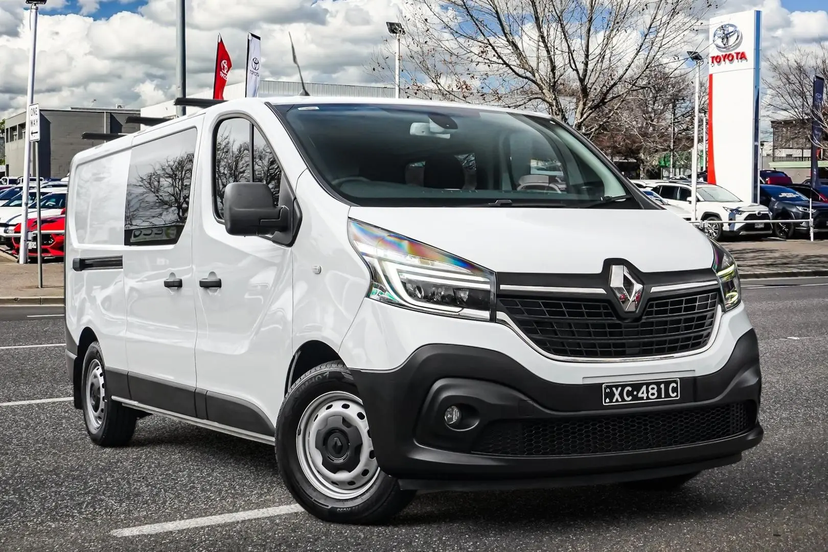 2022 Renault Trafic Gallery Image 1