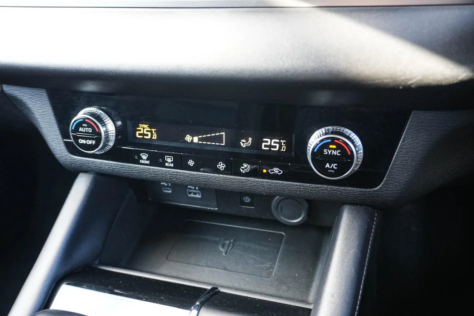 2024 Mitsubishi Outlander Gallery Image 23