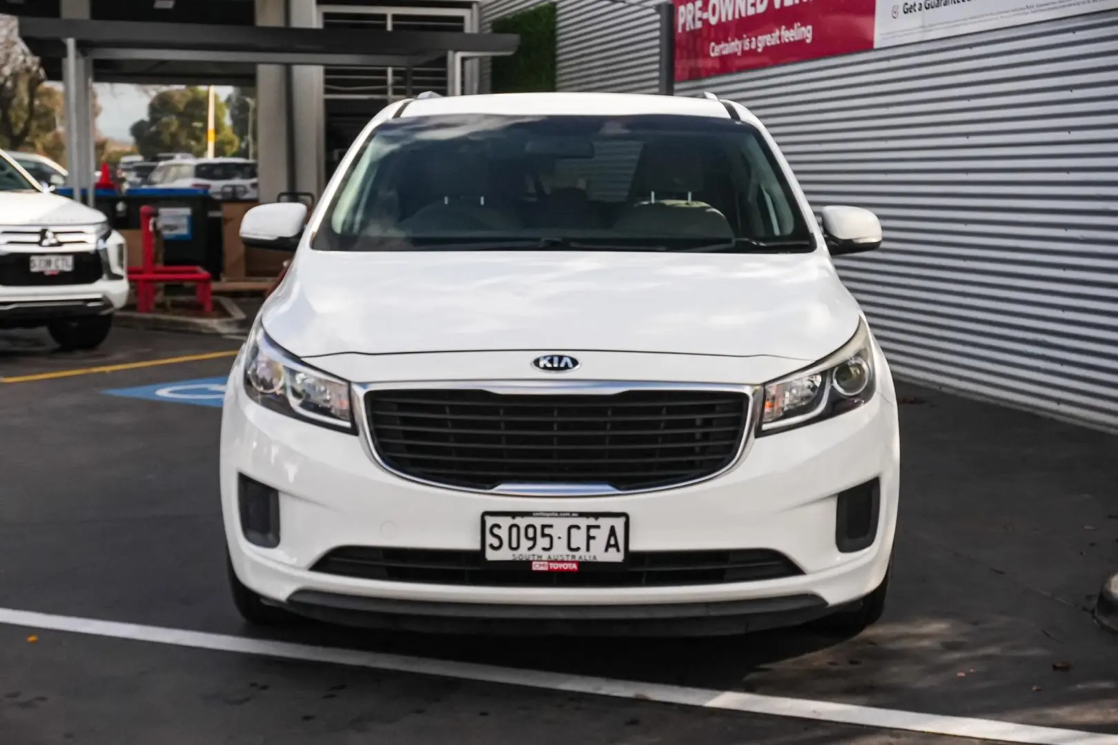 2018 Kia Carnival Gallery Image 5