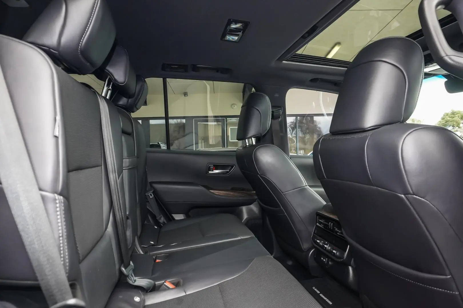 2022 Toyota Landcruiser Gallery Image 8