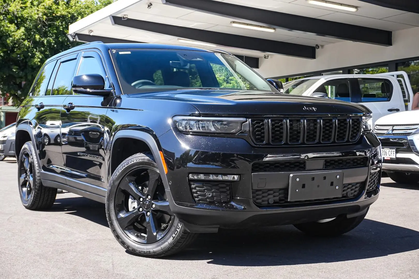 2023 Jeep Grand Cherokee Gallery Image 2
