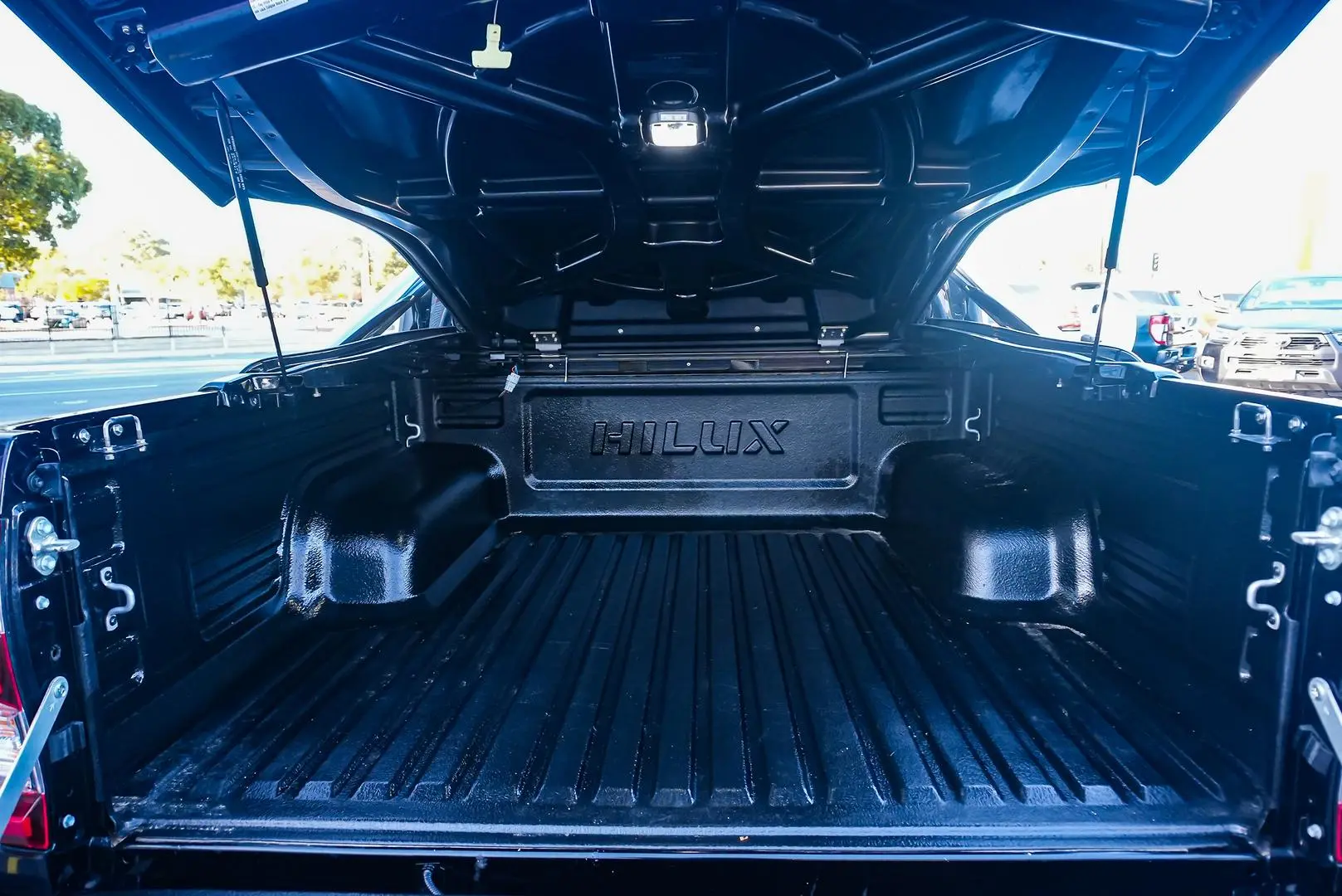 2021 Toyota Hilux Gallery Image 10