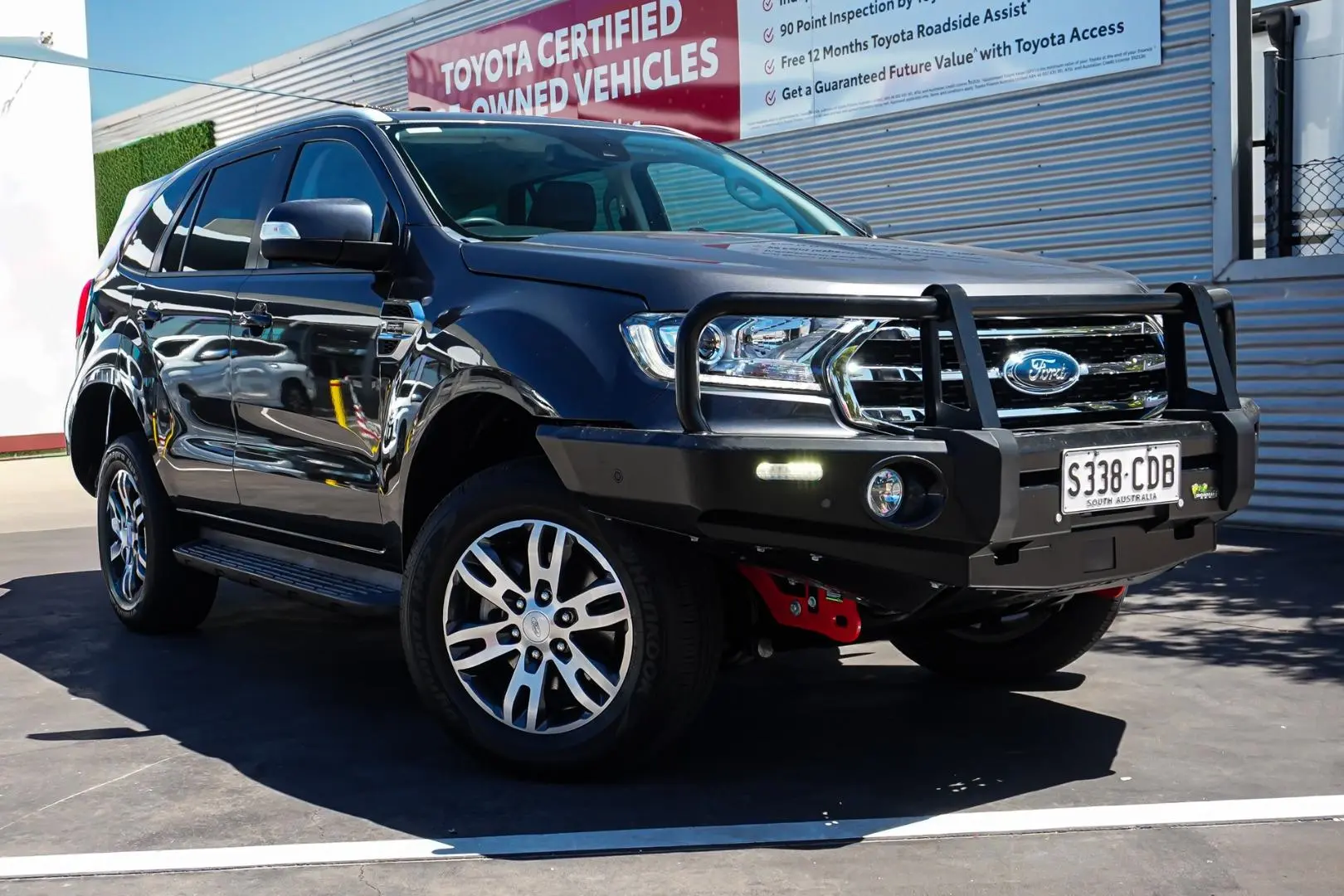 2019 Ford Everest Gallery Image 2