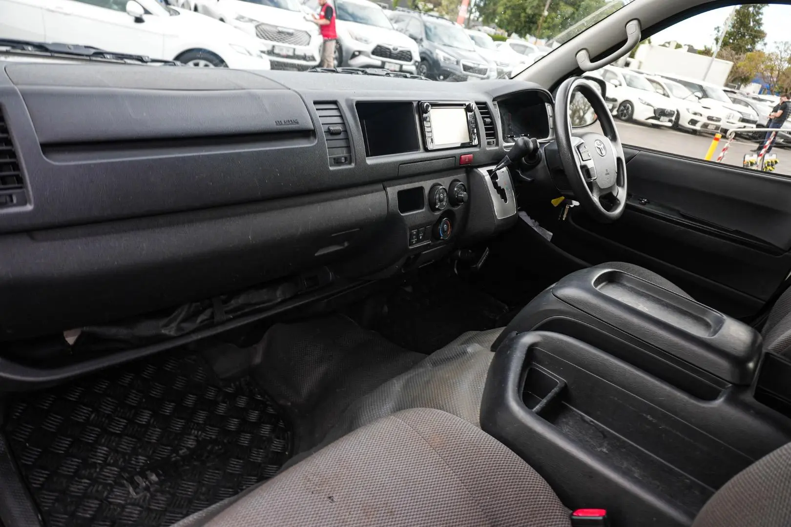 2017 Toyota Hiace Gallery Image 11