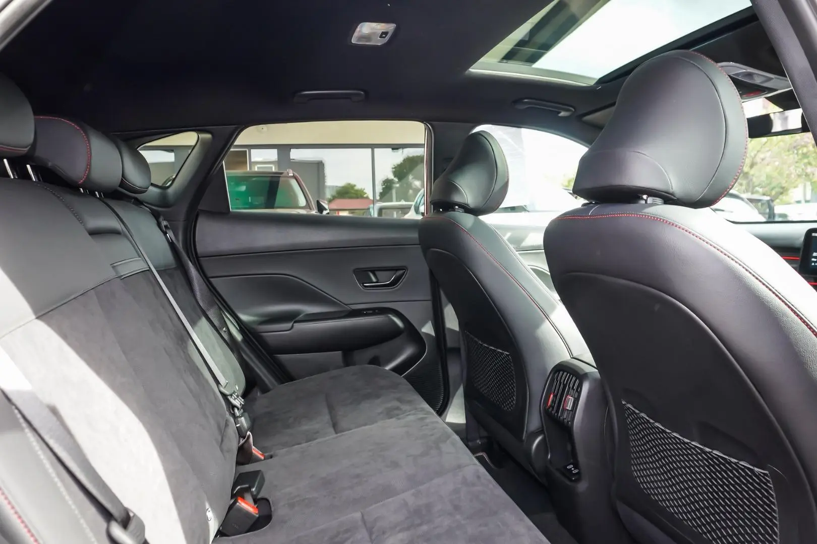 2025 Hyundai Kona Gallery Image 8