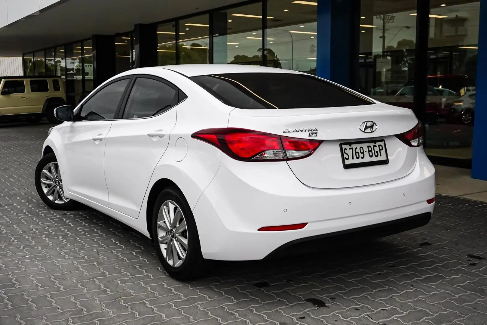 2014 Hyundai Elantra Gallery Image 3