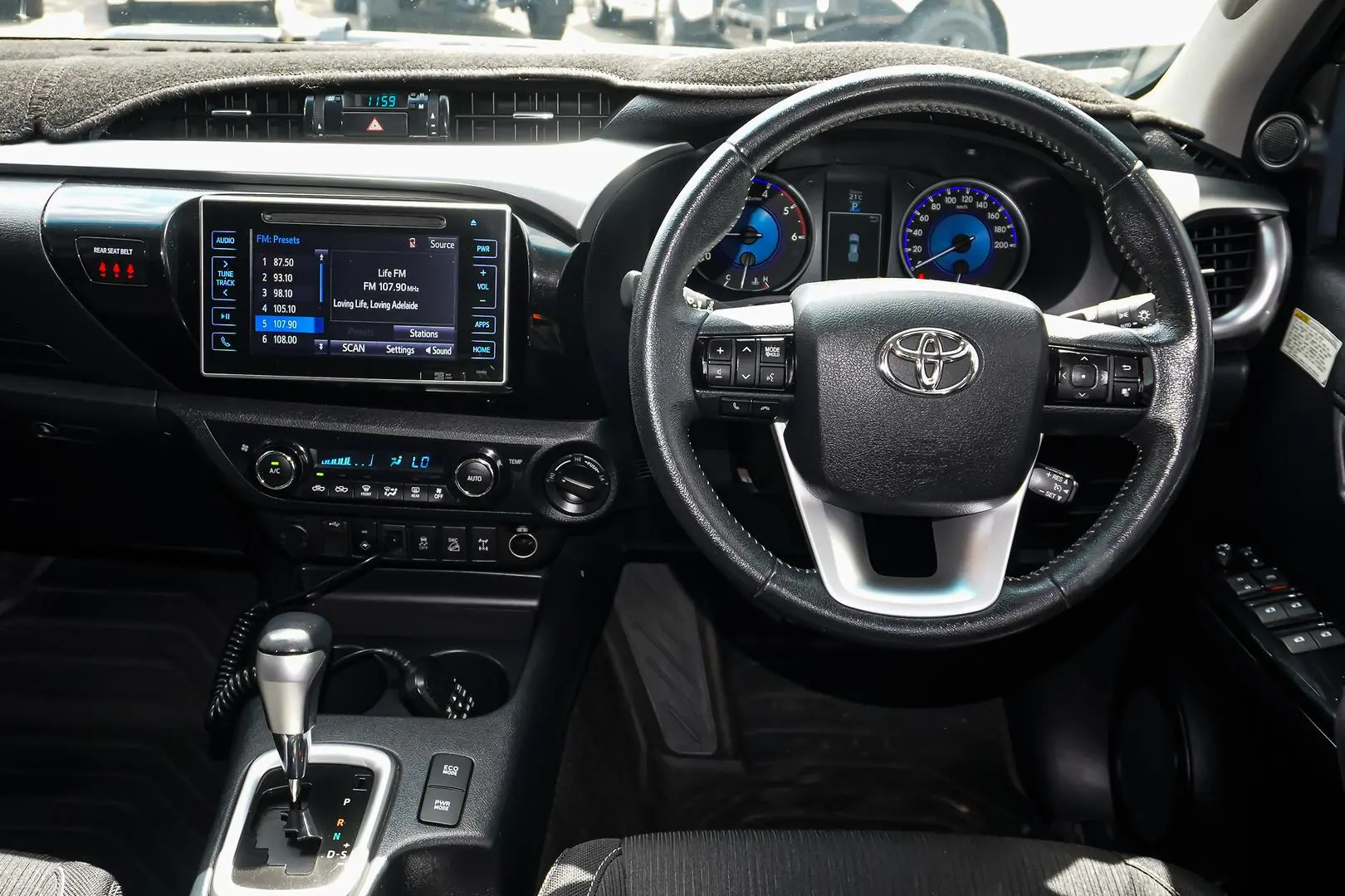 2016 Toyota Hilux Gallery Image 8