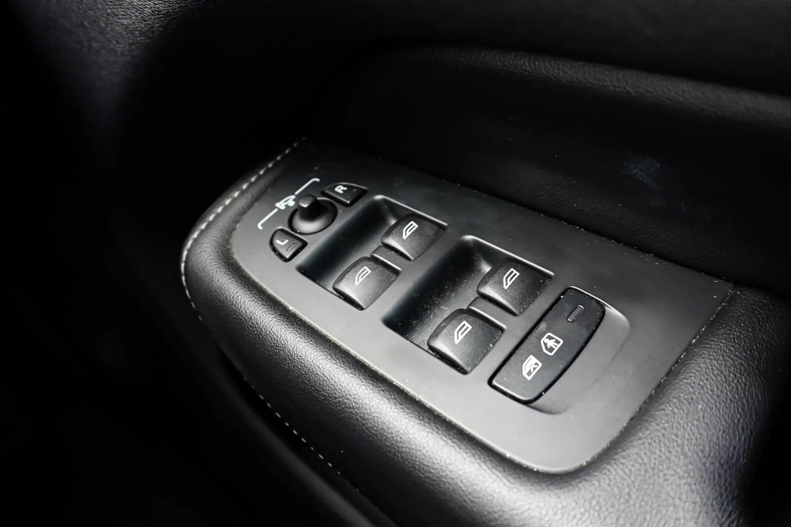 2020 Volvo XC60 Gallery Image 24