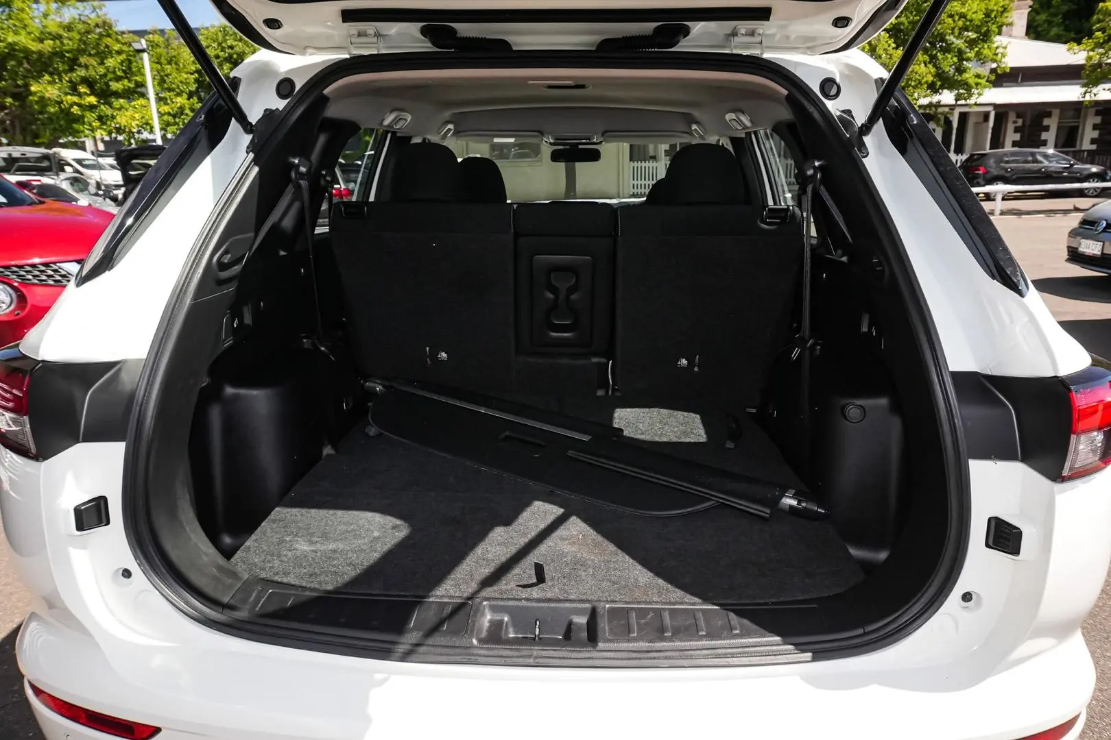 2023 Mitsubishi Outlander Gallery Image 11