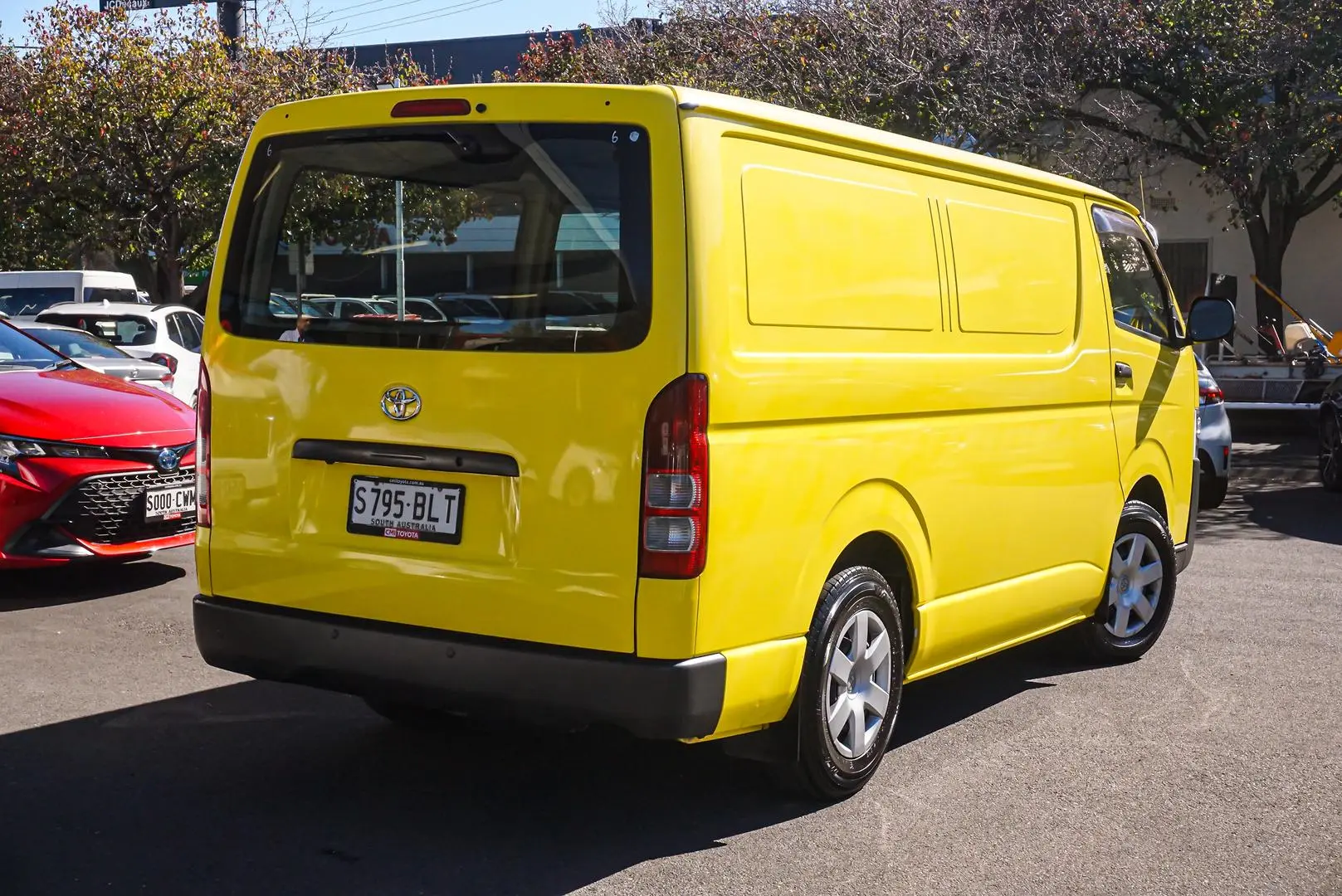 2016 Toyota Hiace Gallery Image 2