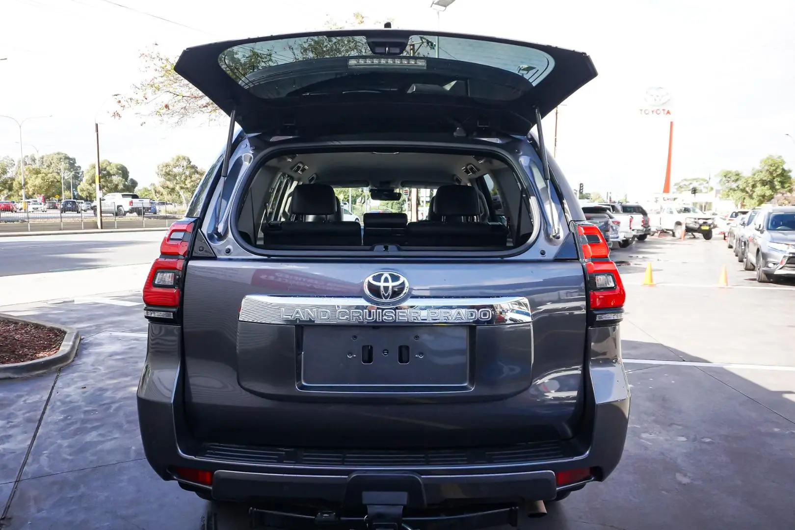 2021 Toyota Landcruiser Prado Gallery Image 11