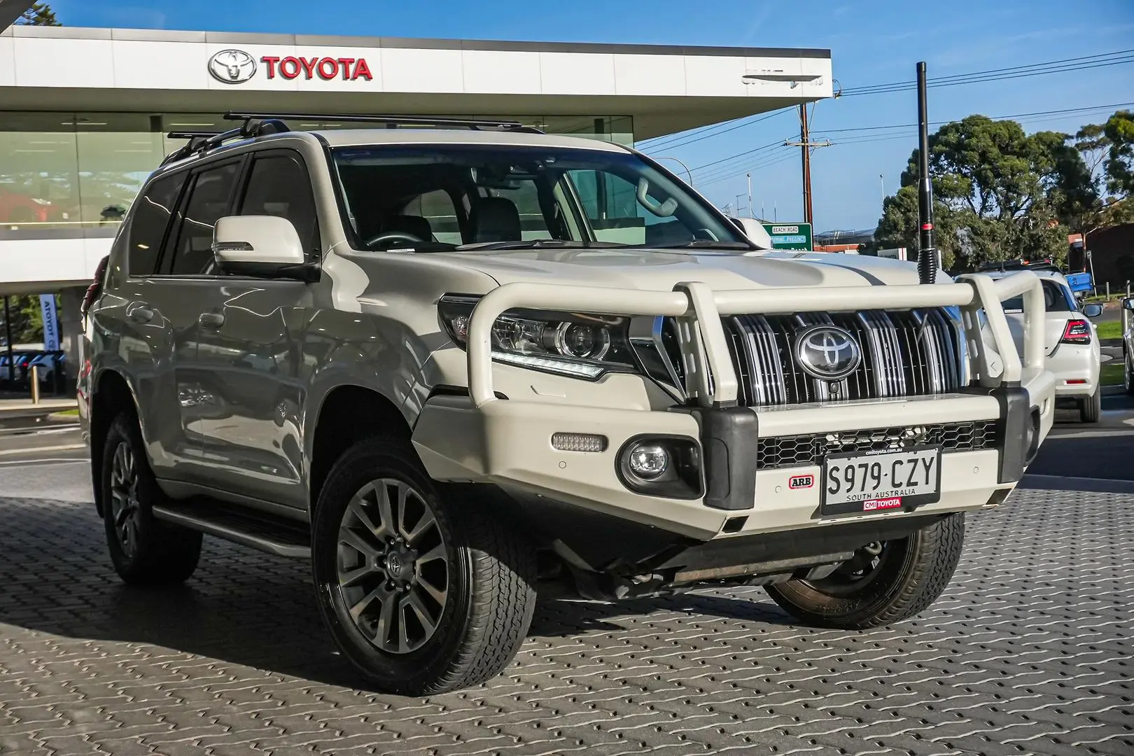 2020 Toyota Landcruiser Prado Gallery Image 2