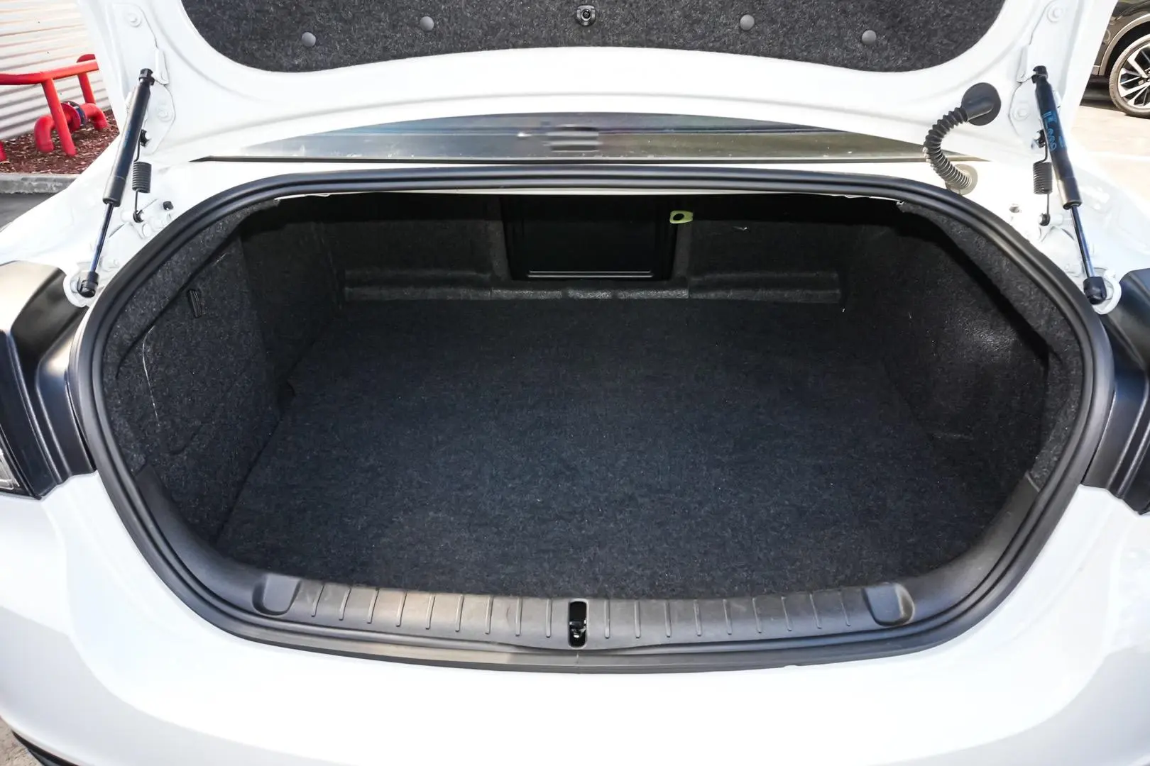 2017 Holden Commodore Gallery Image 16