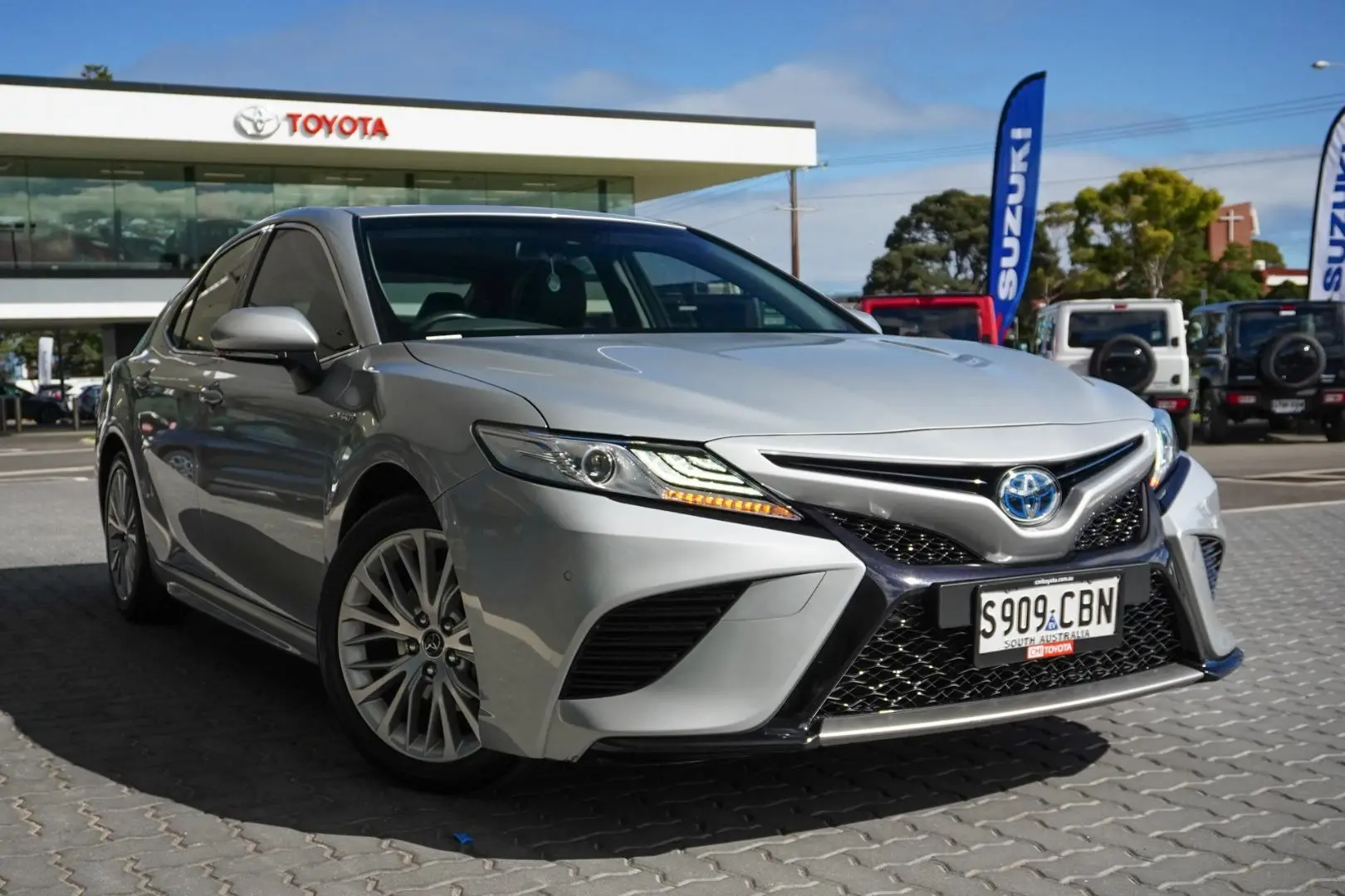 2019 Toyota Camry Gallery Image 2