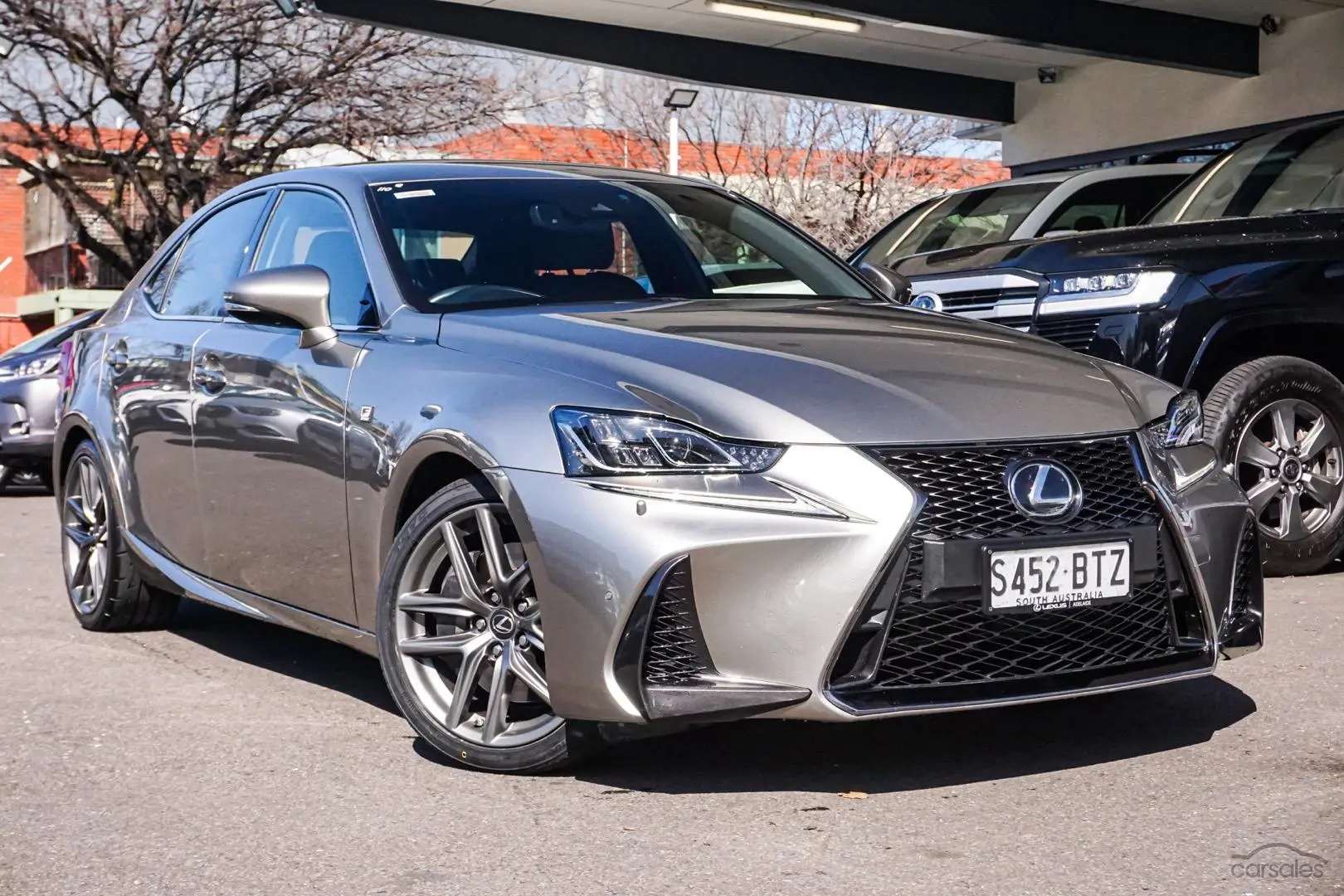 2018 Lexus IS Image 2