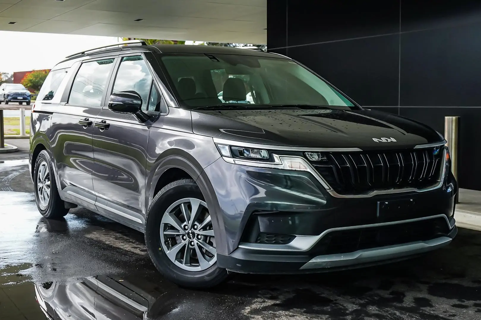2022 Kia Carnival Gallery Image 1