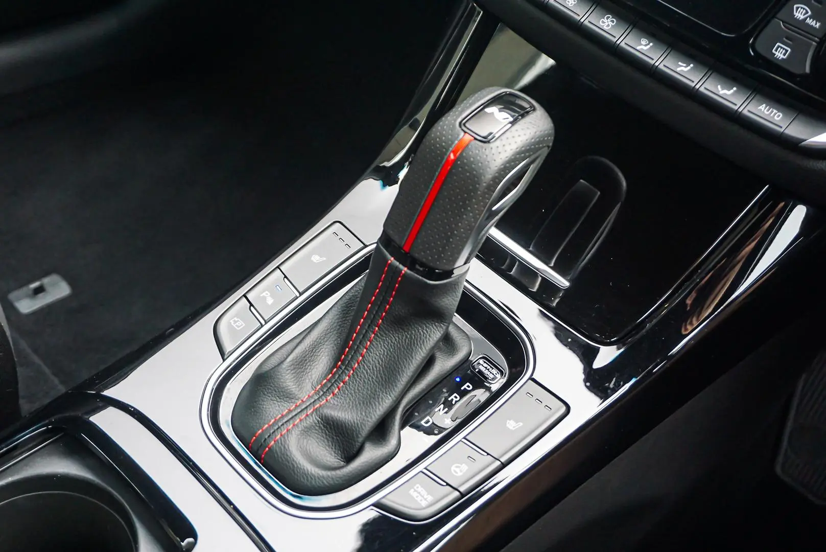 2024 Hyundai i30 Gallery Image 17