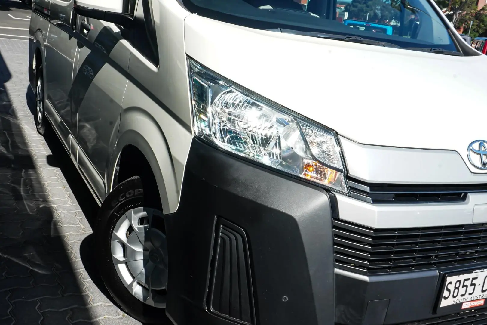 2020 Toyota Hiace Gallery Image 10