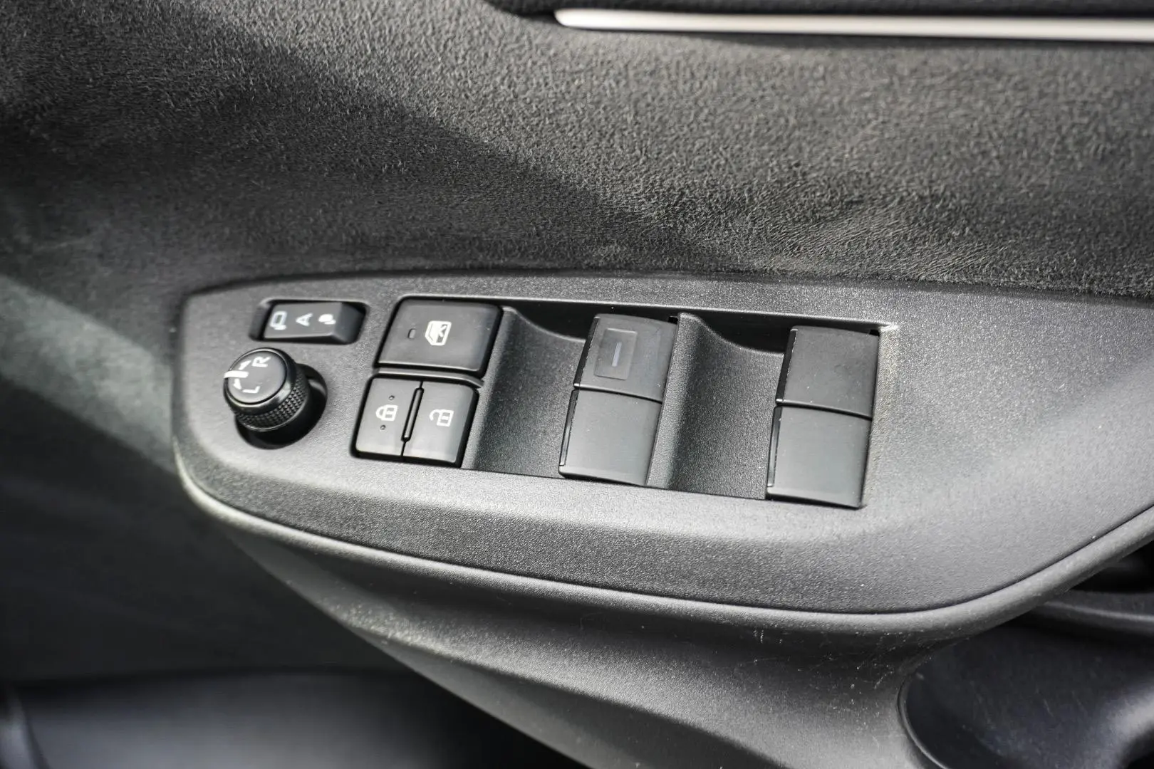 2023 Toyota Yaris Gallery Image 16