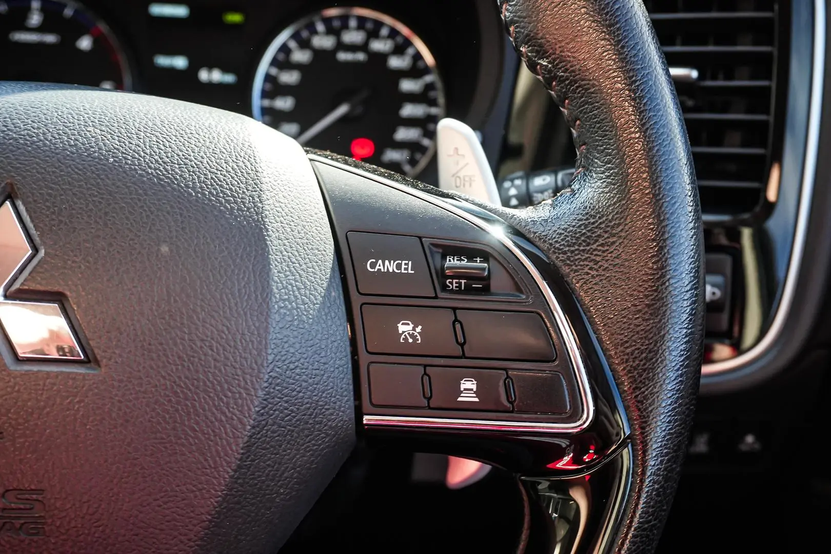 2018 Mitsubishi Outlander Gallery Image 19