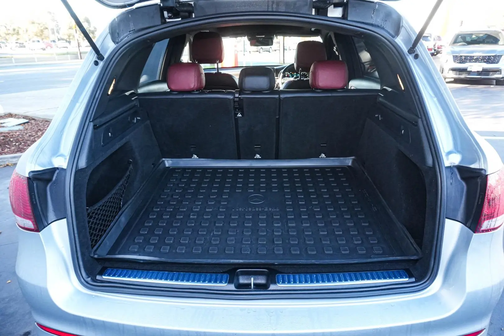 2021 Mercedes-Benz GLC-Class Gallery Image 11