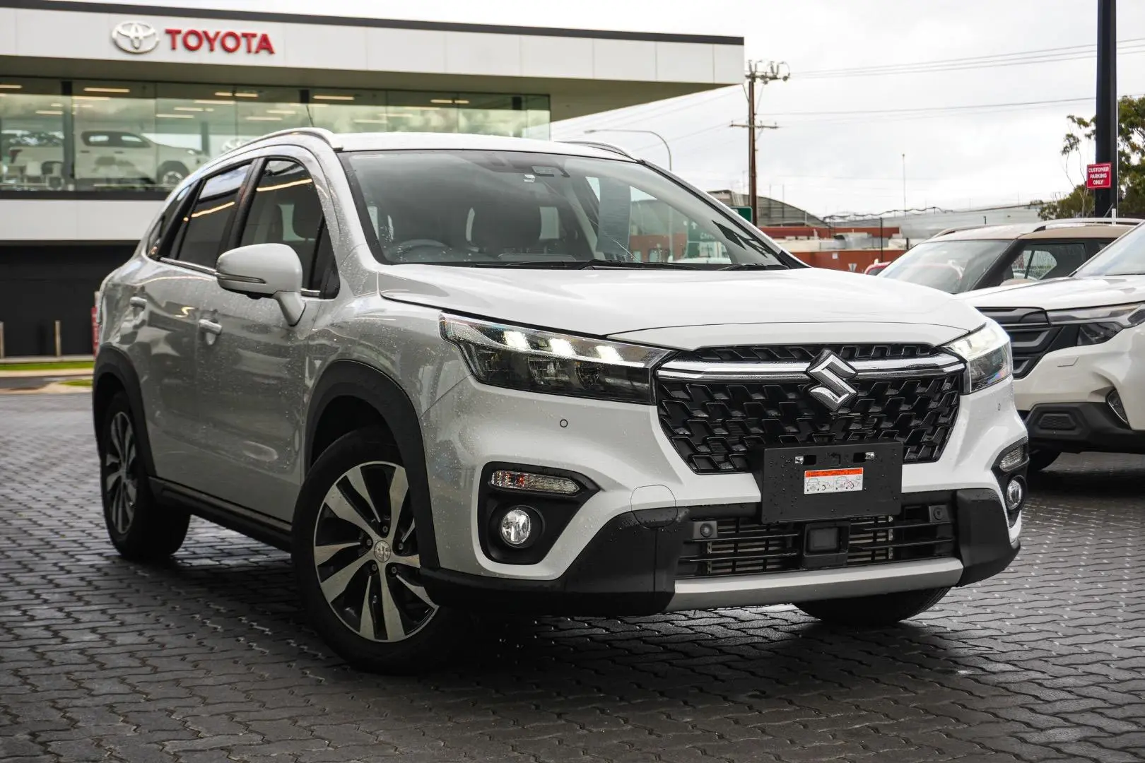 2023 Suzuki S-Cross Gallery Image 2