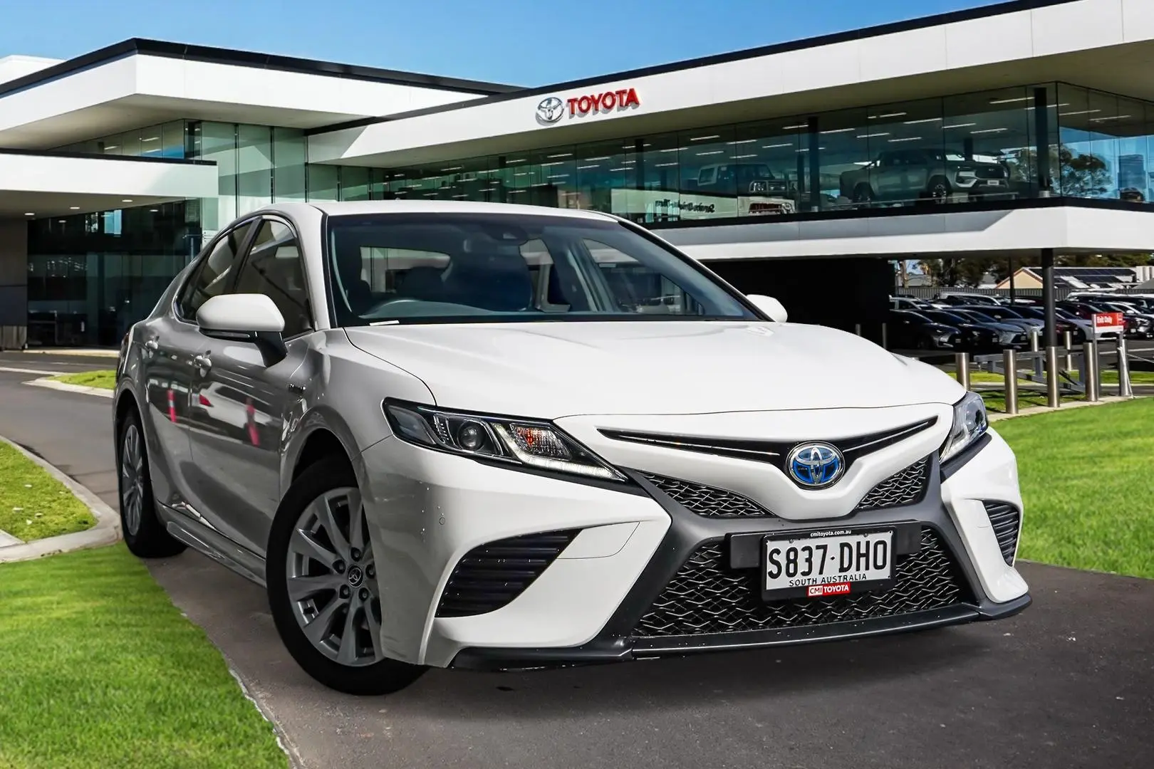 2020 Toyota Camry Gallery Image 1