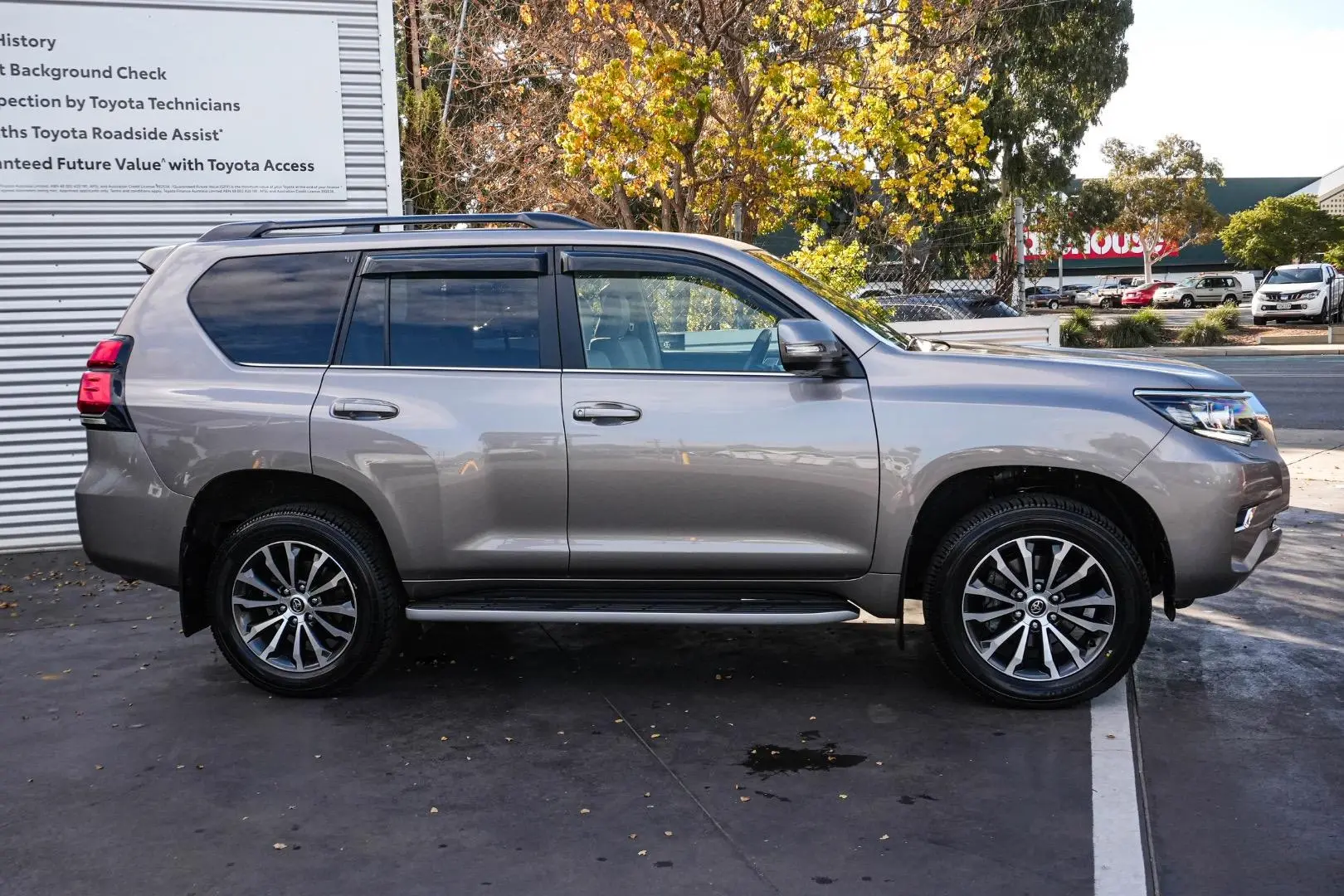 2022 Toyota Landcruiser Prado Gallery Image 4