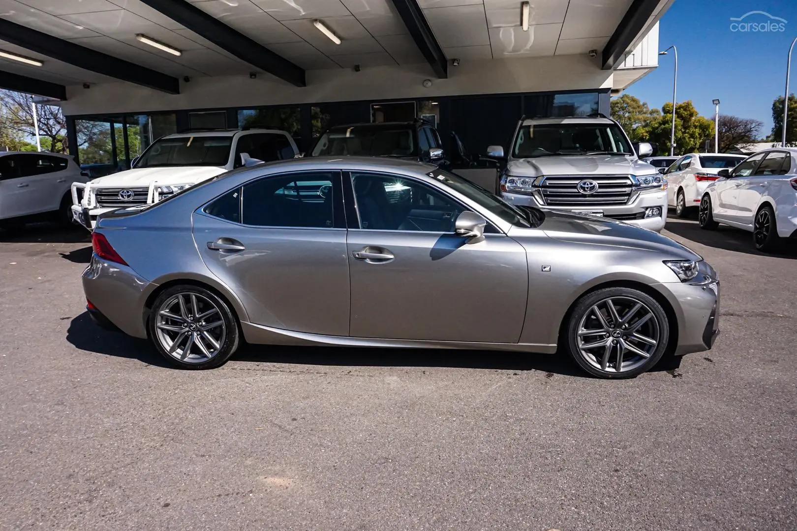 2018 Lexus IS Image 4