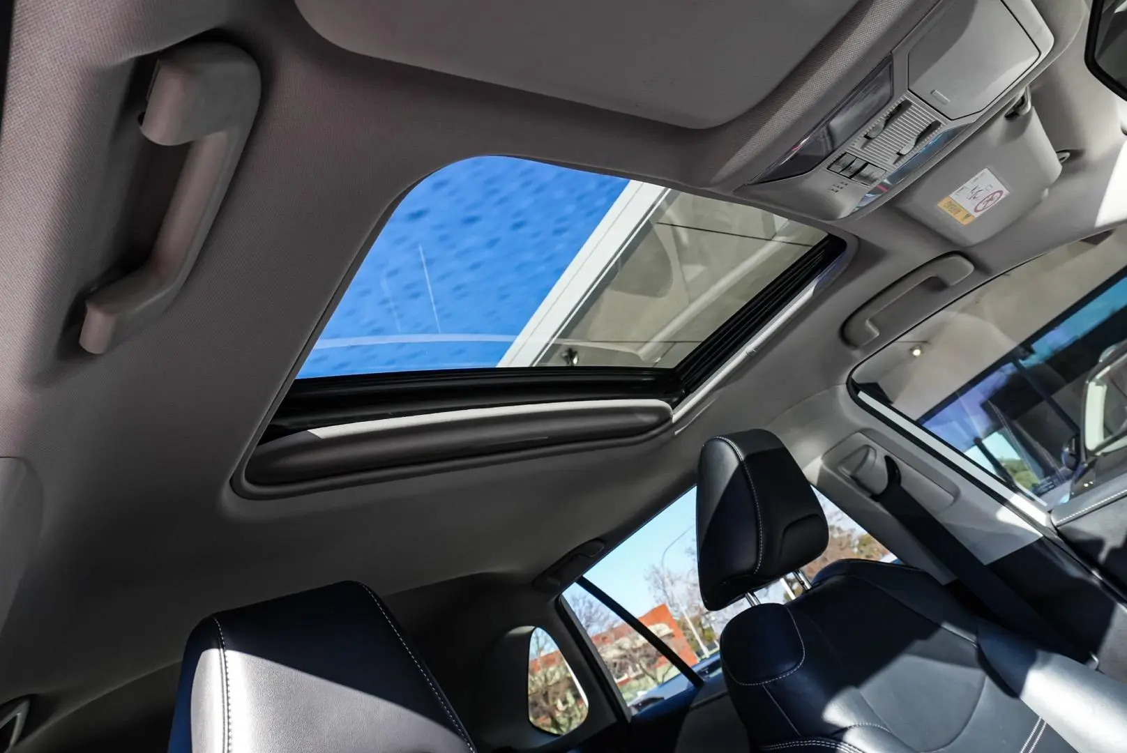 2020 Toyota RAV4 Gallery Image 23