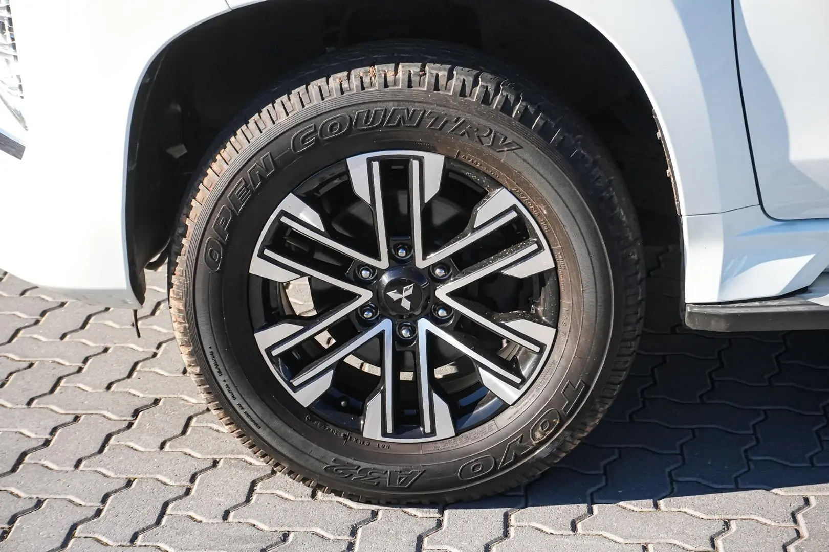 2020 Mitsubishi Pajero Sport Gallery Image 13