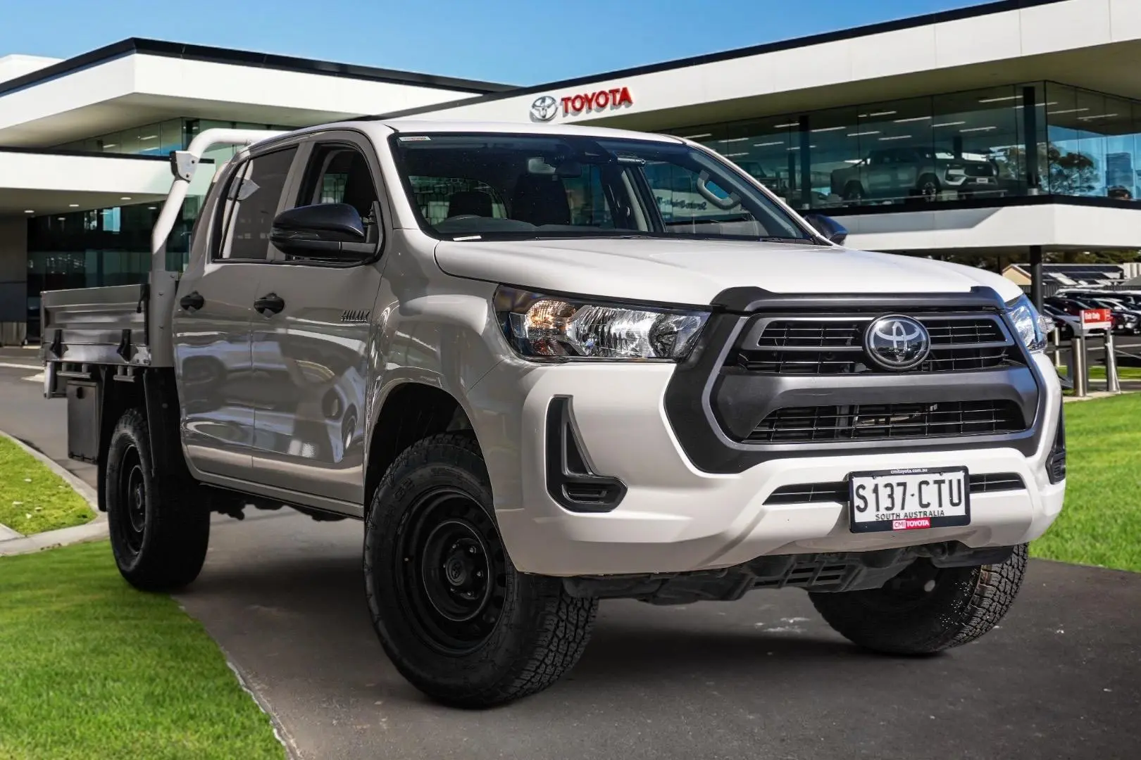 2023 Toyota Hilux Gallery Image 1
