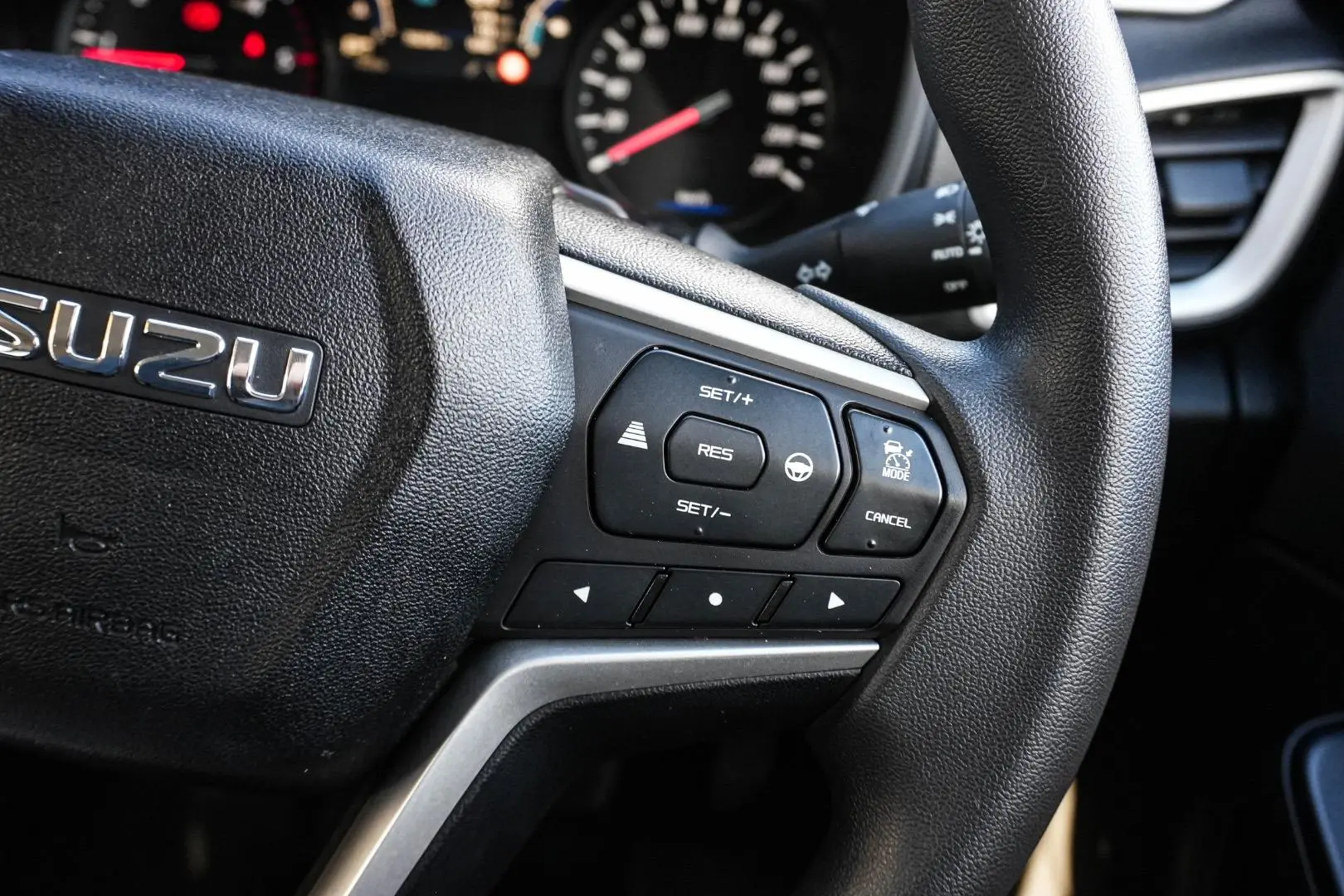 2023 Isuzu MU-X Gallery Image 21
