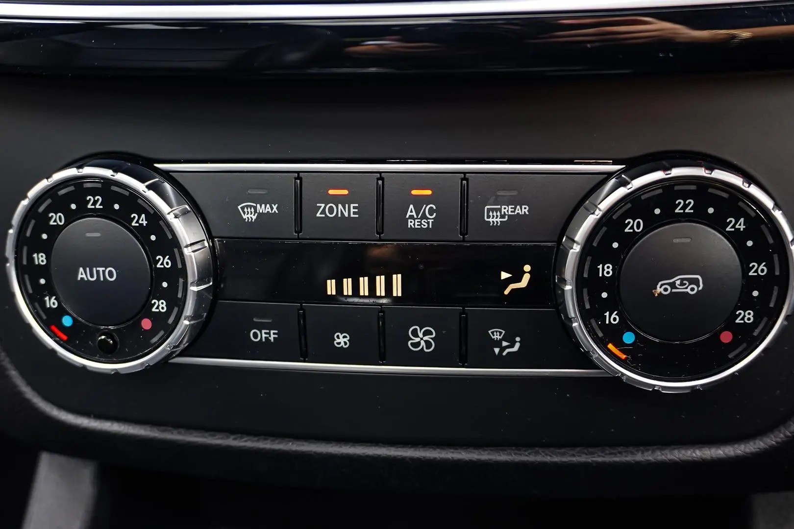 2017 Mercedes-Benz GLE-Class Gallery Image 26