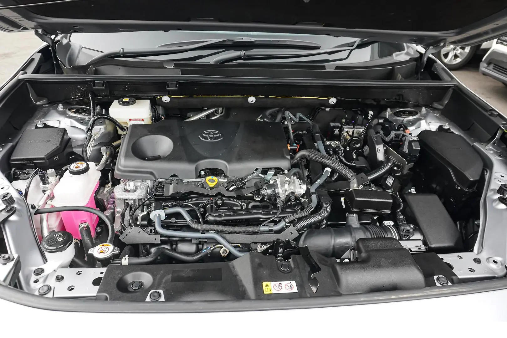 2025 Toyota RAV4 Gallery Image 24