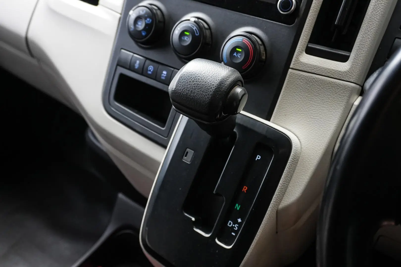 2020 Toyota Hiace Gallery Image 14