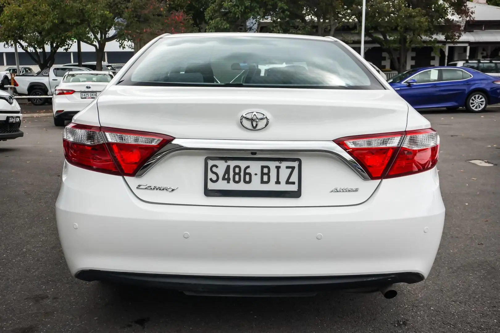 2015 Toyota Camry Gallery Image 5