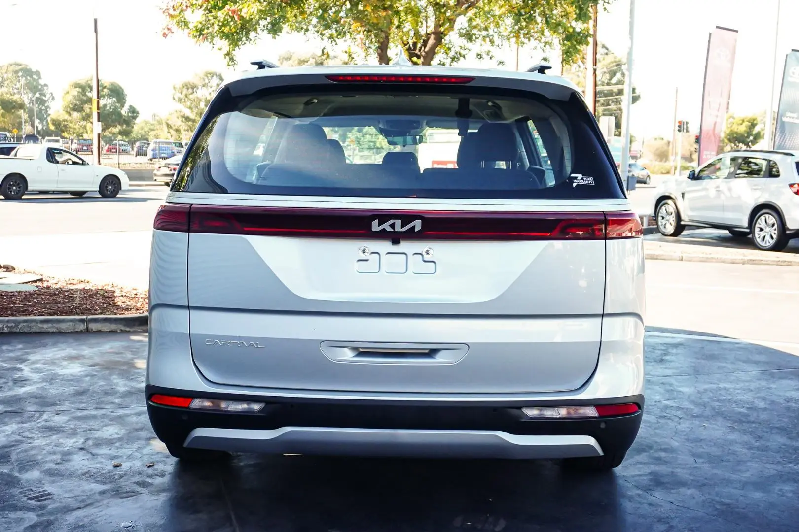 2022 Kia Carnival Gallery Image 6