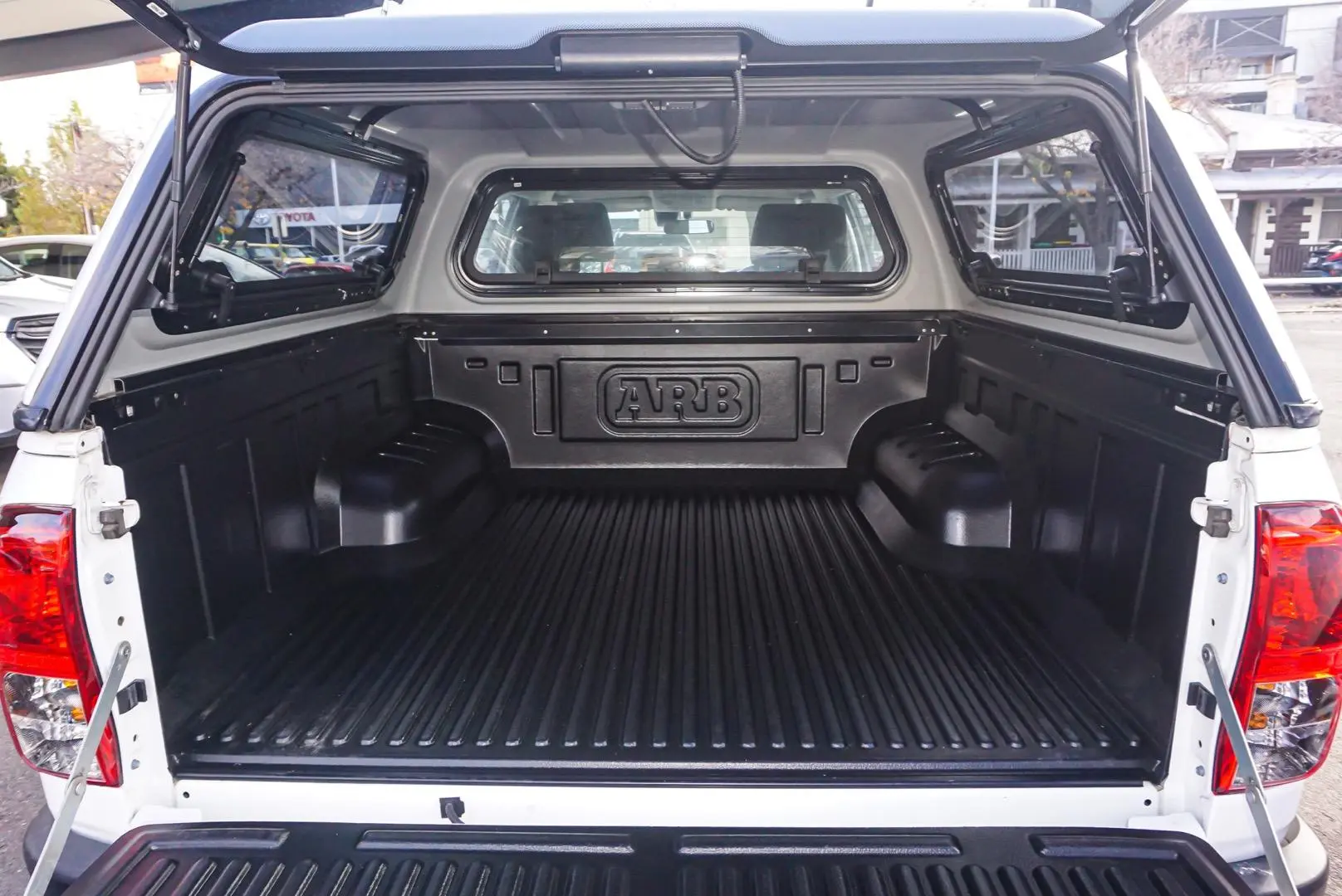 2020 Toyota Hilux Gallery Image 11