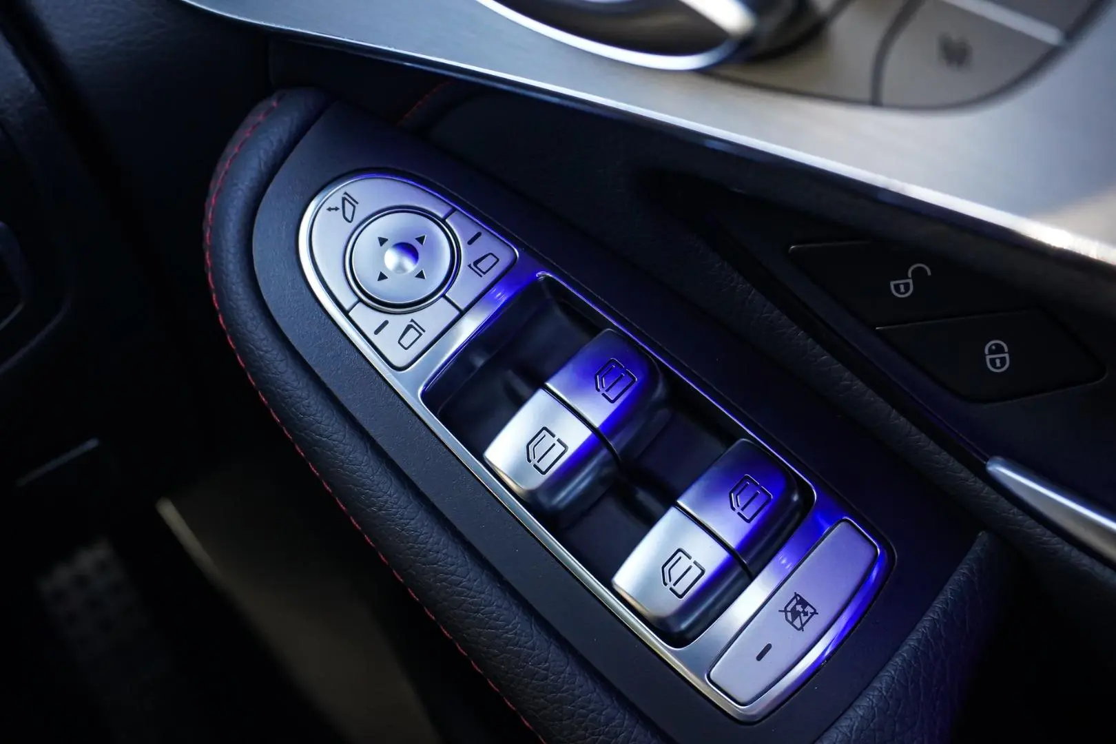 2022 Mercedes-Benz GLC-Class Gallery Image 24