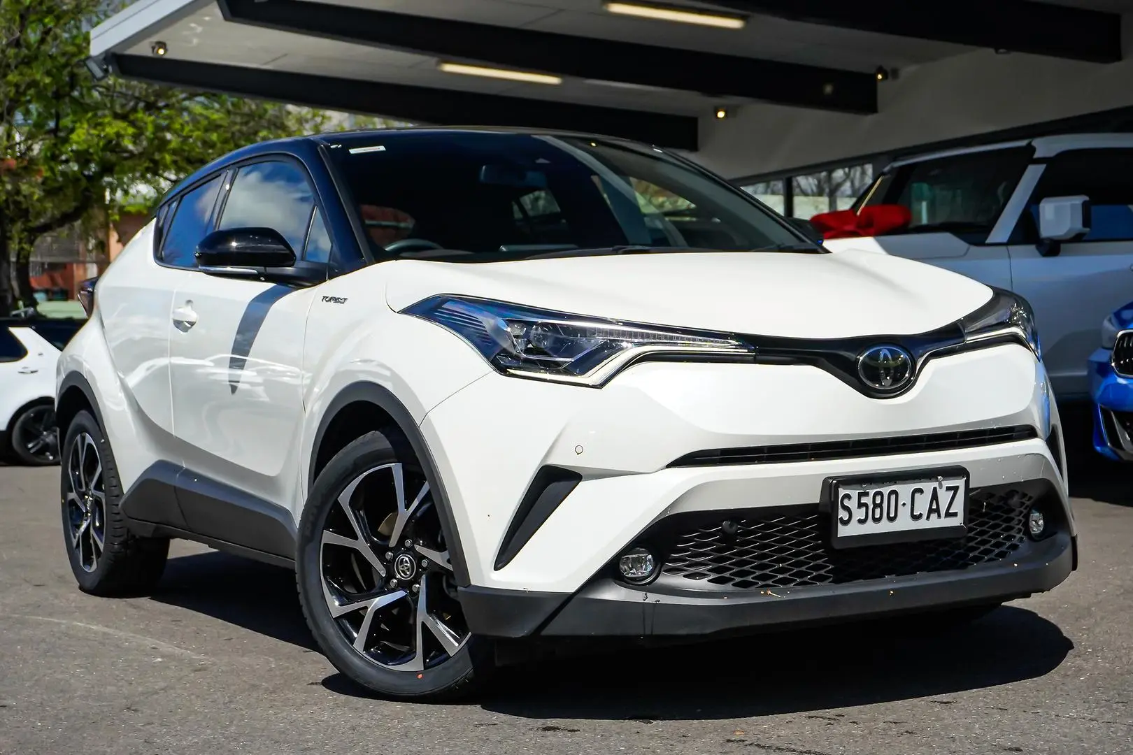 2019 Toyota C-HR Gallery Image 2