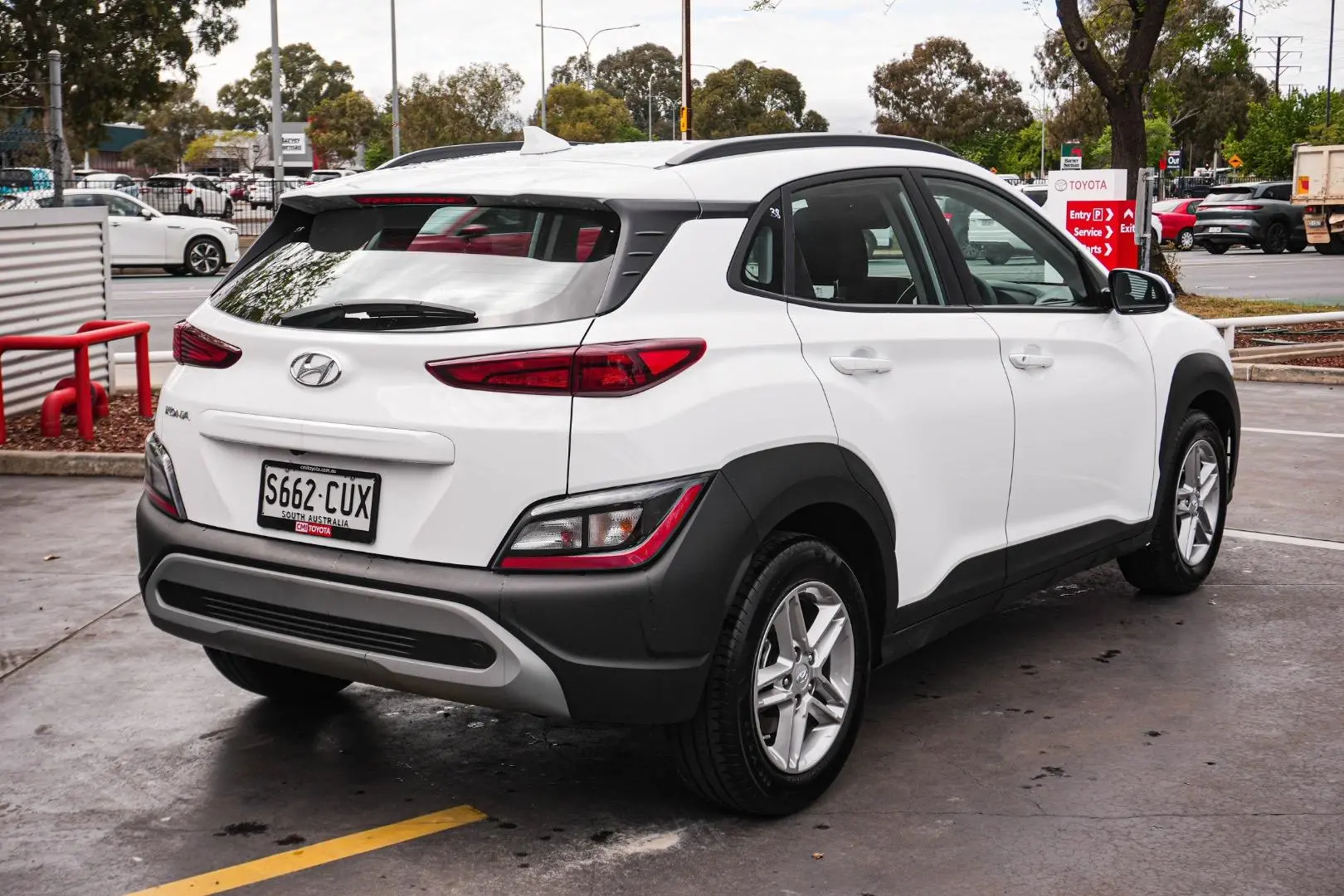 2023 Hyundai Kona Gallery Image 3