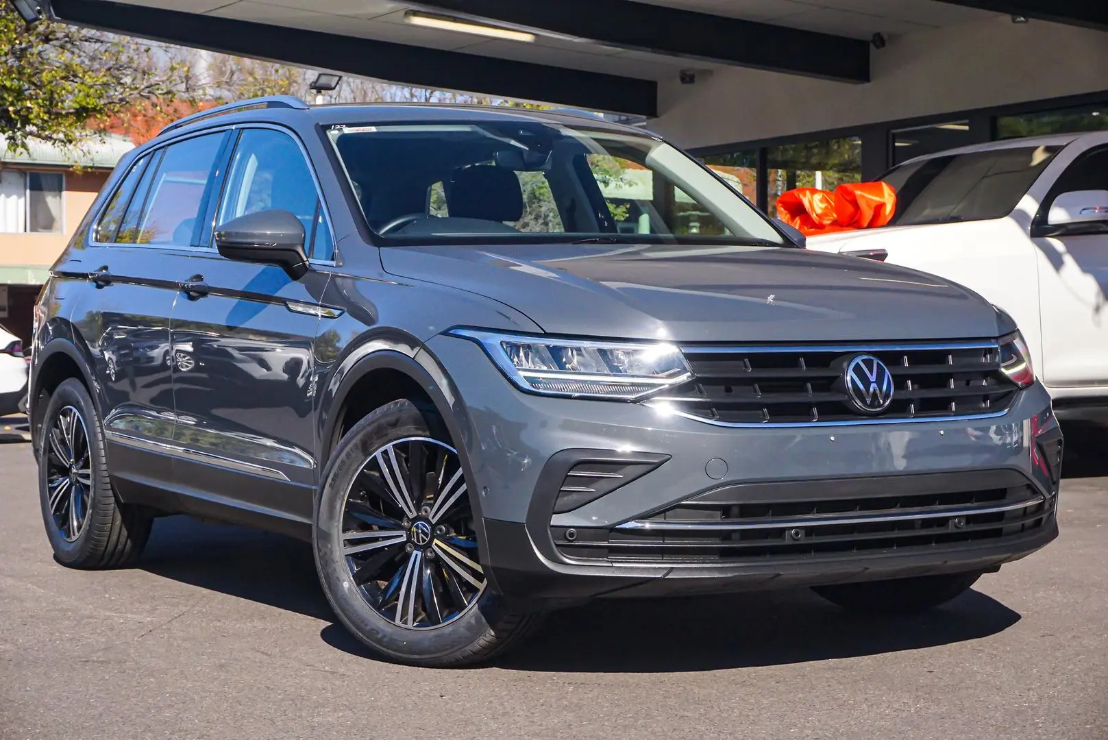 2022 Volkswagen Tiguan Gallery Image 1