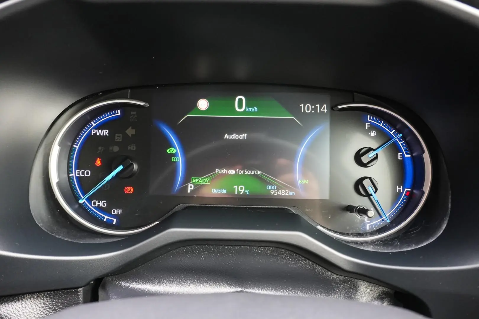 2020 Toyota RAV4 Gallery Image 18