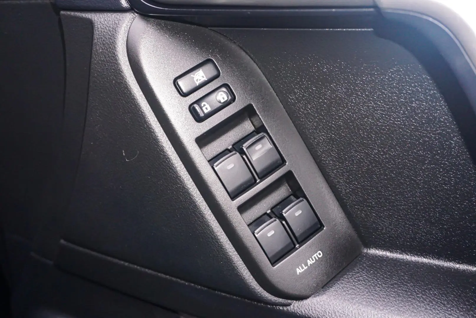 2020 Toyota Landcruiser Prado Gallery Image 17