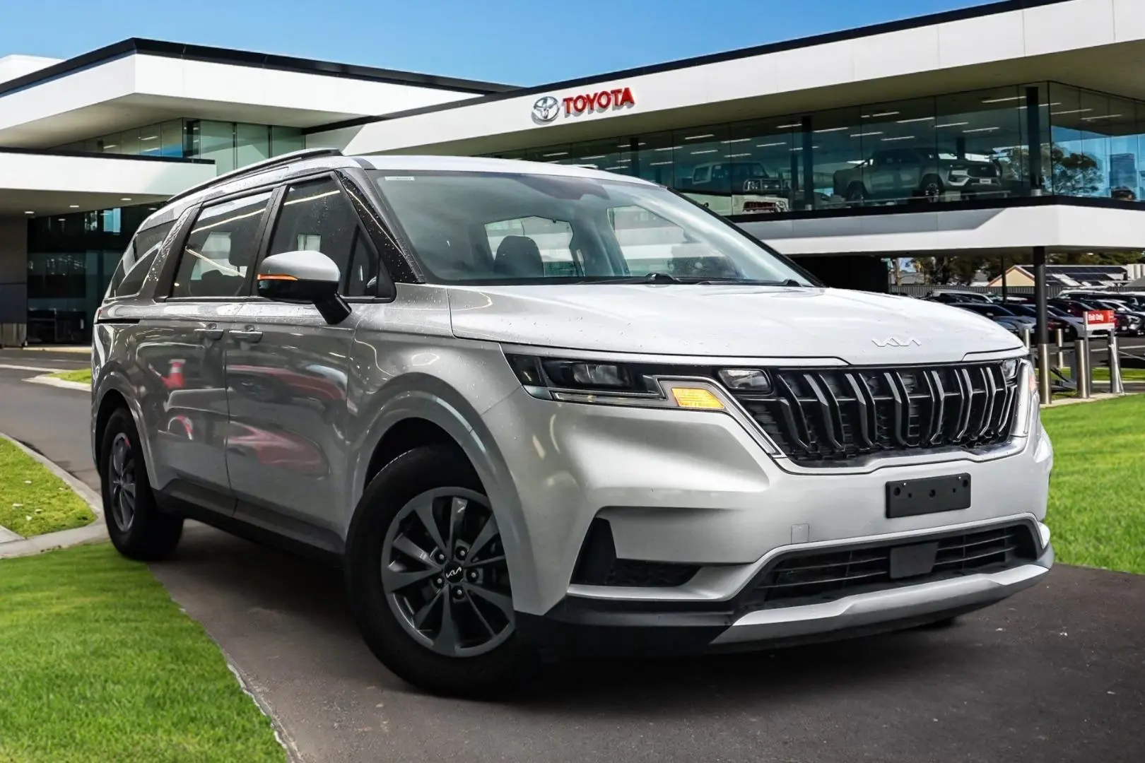 2022 Kia Carnival Image